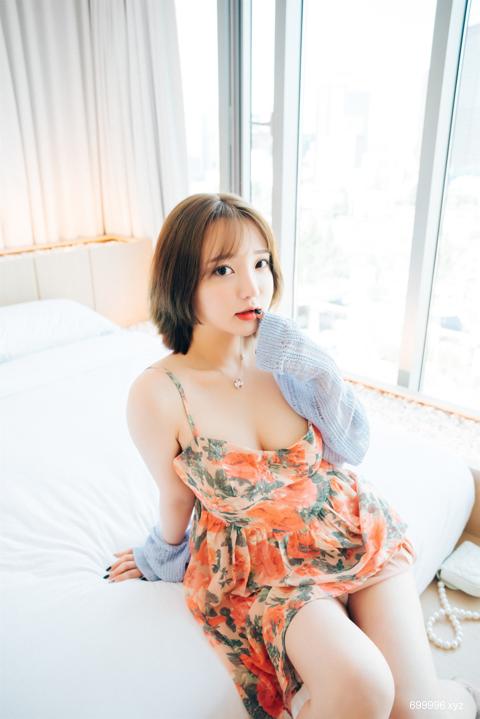 Son Ye-Eun - Lover in Hotel